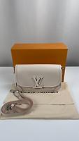Sac bandoulière Louis Vuitton Bucci cuir épi blanc crème quartz - Photo 4
