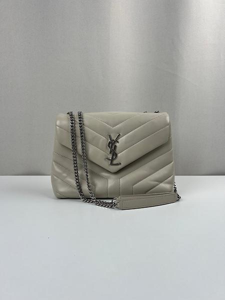 Saint Laurent petit Loulou en cuir beige
