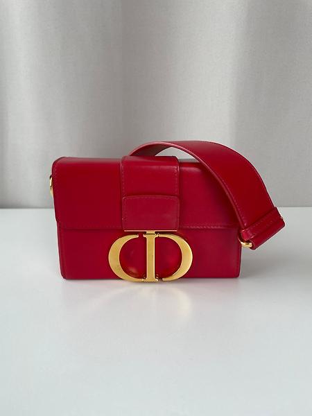 Dior Montaigne petit modèle cuir rouge