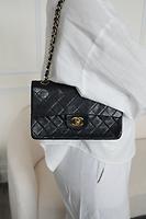 Sac bandoulière Chanel Timeless Vintage small en cuir noir - Photo 3