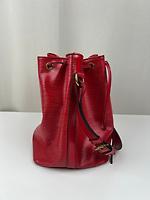 Sac épaule Noé PM Louis Vuitton en cuir épi rouge - Photo 6