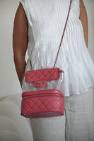 Sac Chanel Vanity Flap en cuir rose cuir et PVC pièce rare - Photo 3
