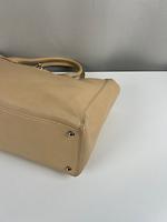 Sac cabas Chanel en cuir caviar grainé beige - Photo 10