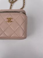 Sac bandoulière Chanel mini vanity cuir rose - Photo 9