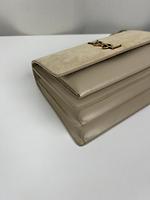 Sac bandoulière Saint Laurent Sunset medium en daim et cuir beige - Photo 10